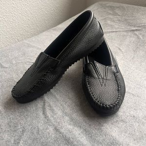 Minnetonka Moccasins Black Leather 6